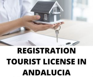 Hand mit einem Haus, einem Hausschlüssel und einem Vertrag sowie einer REGISTRIERUNG TOURISTISCHER LIZENZ IN ANDALUSIEN-MALAGA-GRANADA-SEVILLE