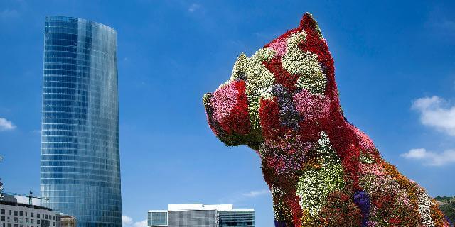 Flowered dog and buildings from Bilbao